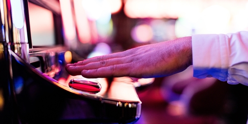 Jogar à roleta e slot machines no Casino Barrière em Enghien-les
